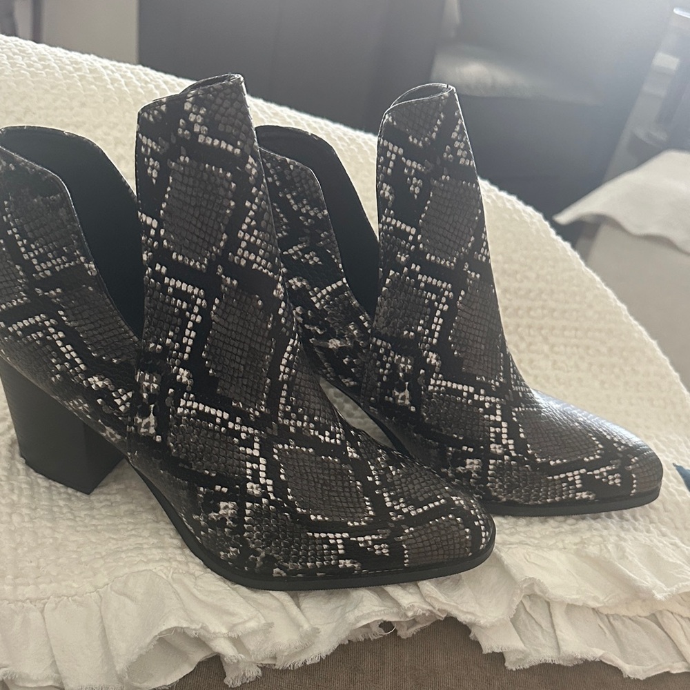 ankle booties w/black and white snakeskin-style print •faux leather